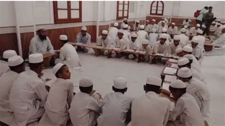 
Delhi: Mohan Bhagwat visits Madrasa, interacts with students 