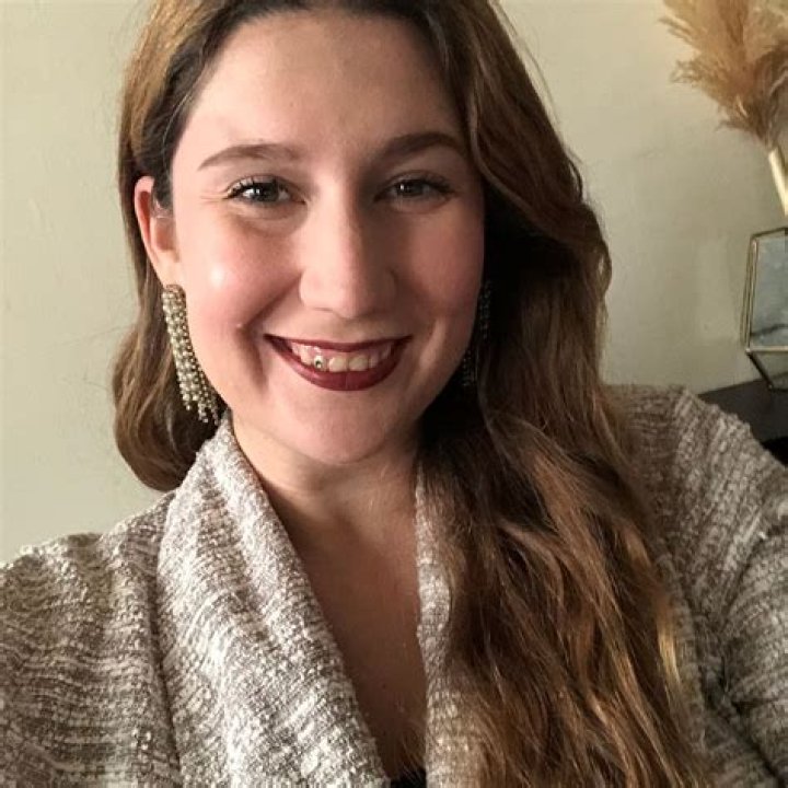 Erica Stoll Height, Weight, Net Worth, Age, Birthday, Wikipedia, Who, Nationality, Biography