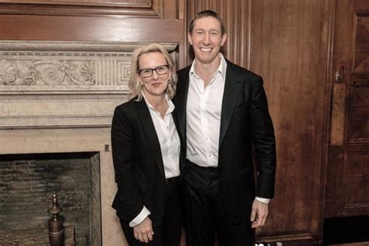 Glen de Vries is Married to Wife: Maria Bucheimer. Kids