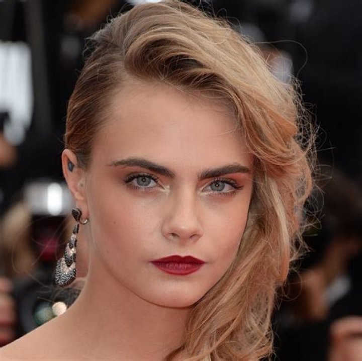 
Is Cara Delevingne Addicted To Drugs? Where is She Now? Net Worth 