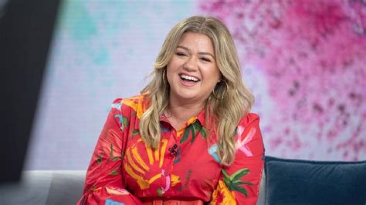 
Kelly Clarkson On Emotional ‘American Idol’ Anniversary, Welcoming Jennifer Hudson to Daytime TV 