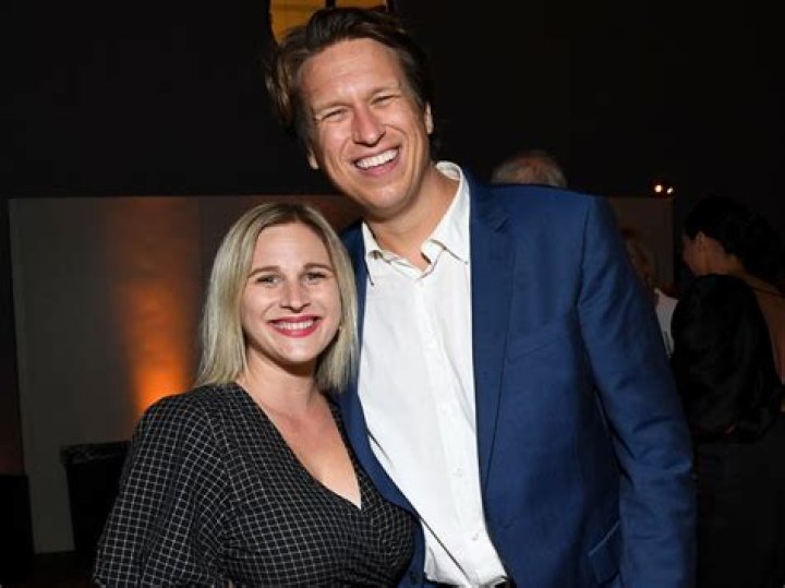 Pete Holmes’ Wife Valerie Chaney Is A Yoga Instructor