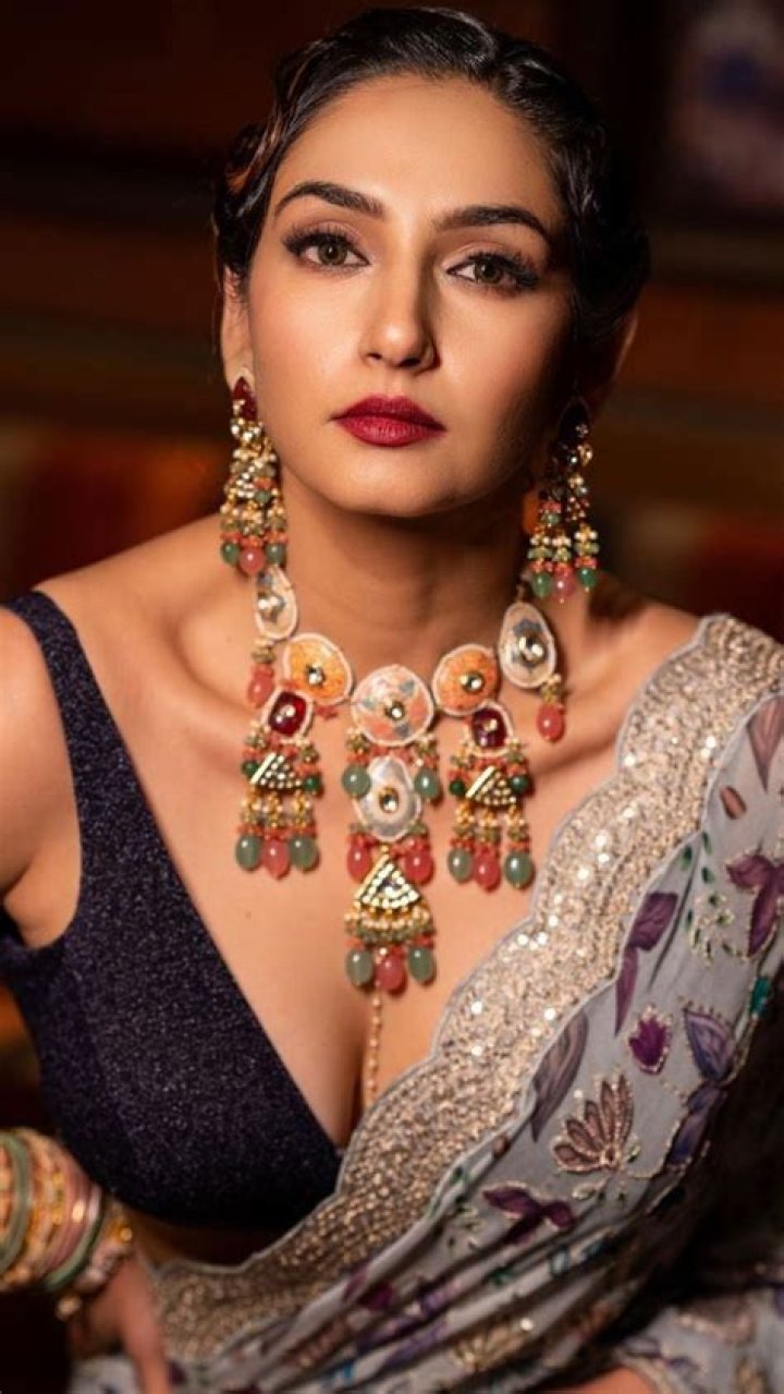 Ragini Dwivedi Height, Weight, Net Worth, Age, Birthday, Wikipedia, Who, Instagram, Biography