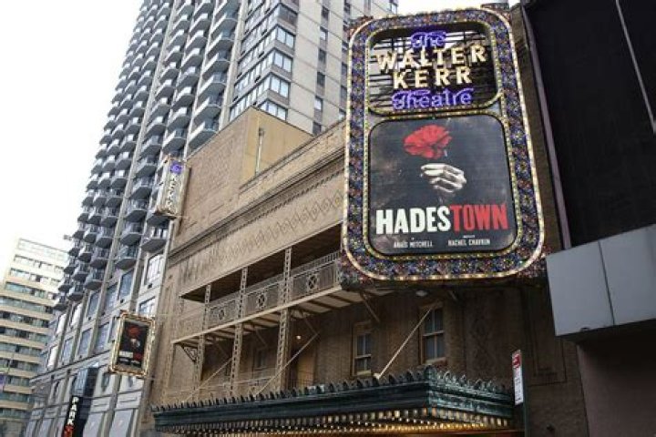 
Theatergoer with Hearing Loss ‘Reprimanded’ by Broadway Star for Using Captioning Device: ‘It Really Hurts’ 