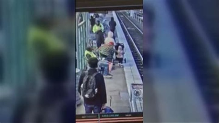 
WATCH: Video shows Portland woman shoving toddler onto Oregon subway tracks 