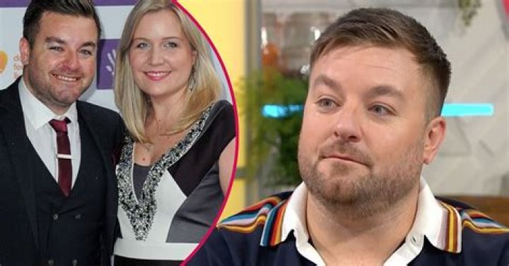 
Who are Alex Brookers Parents? Alex Brooker Biography, Parents Name and More 